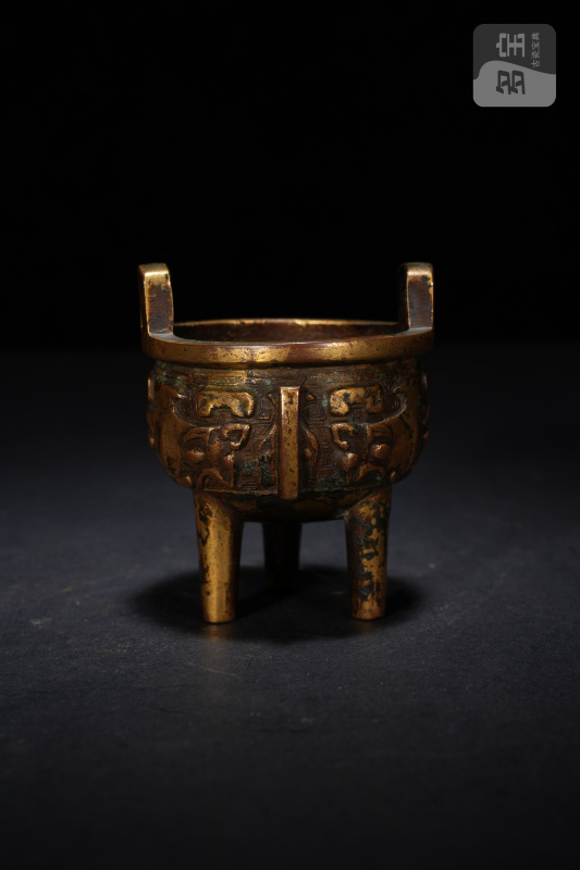 十七世纪 铜鎏金饕餮纹鼎式炉 - 图3